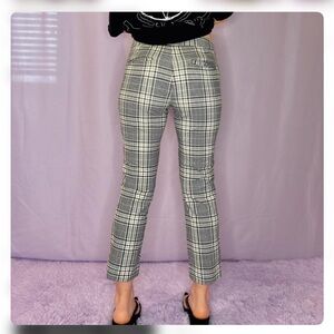 Y2K White and Black Plaid Mid Rise Cropped Capri Pants | Grunge Skater